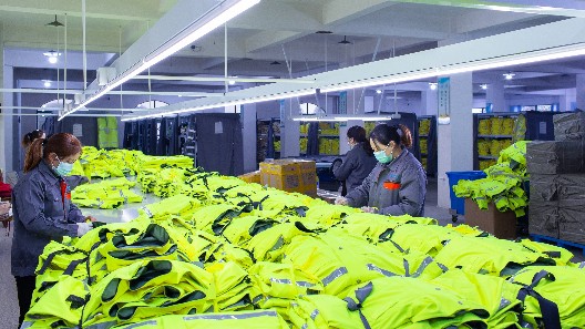 從樣品到成品，揭秘執(zhí)勤棉服定制全過程！