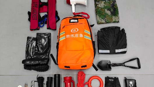 臺(tái)風(fēng)暴雨來(lái)襲，定制防汛救援包全力護(hù)航